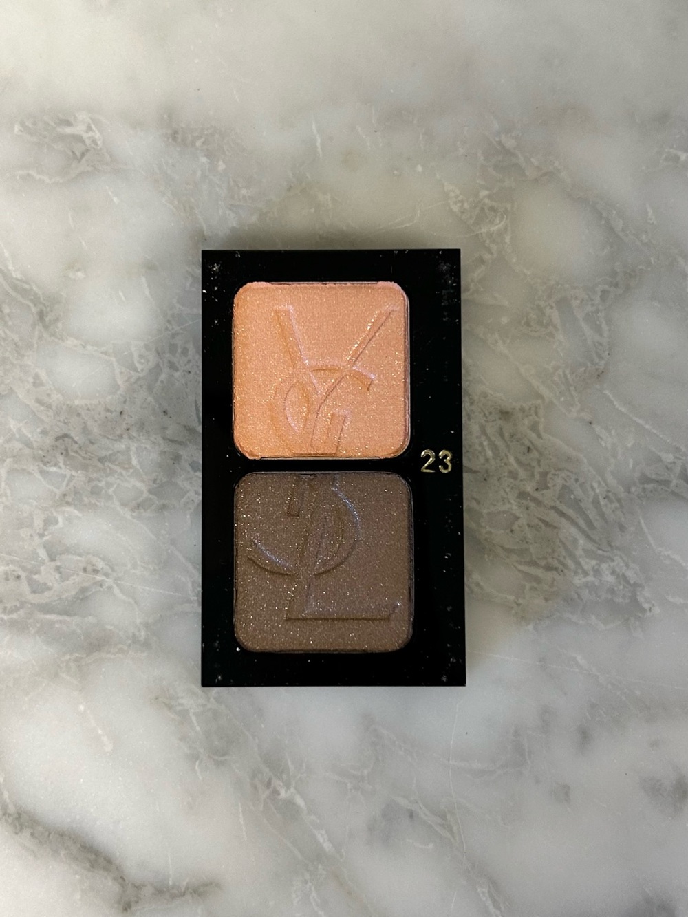 Professional Use • Eyeshadow
Duo by YSL